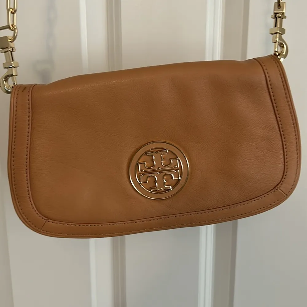 Tory Burch 'Amanda' Logo Flap Clutch in Royal Tan - Image 3