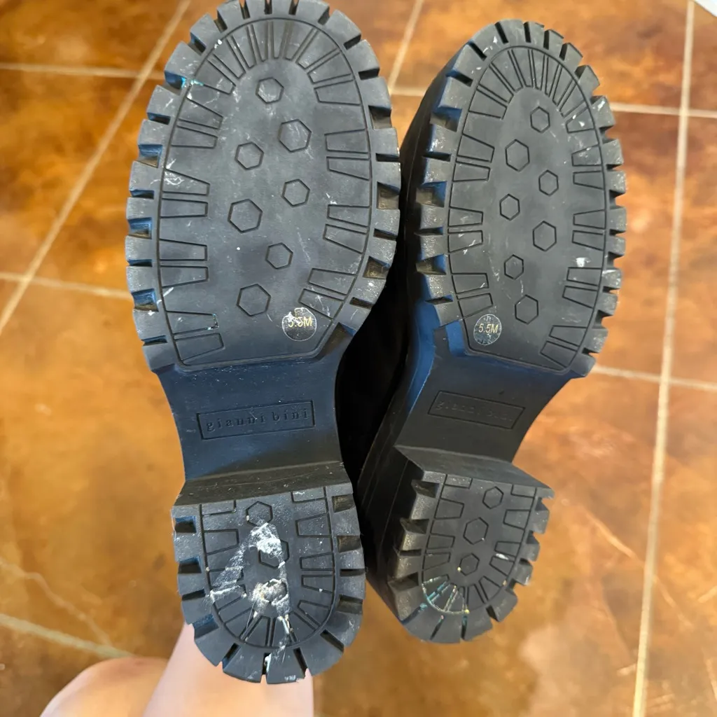 Gianni Bini Black Leather Combat, Lug Sole Heel Ankle Boot, Zip up 5.5 - Image 6