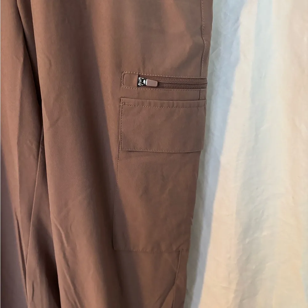 NWT All In Motion Women's Active Light Mid-Rise Cargo Joggers - Image 9