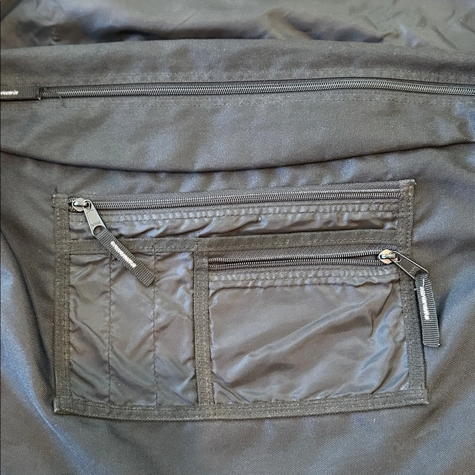 Eddie Bauer Unisex Black/Charcoal Gray Messenger Laptop Work/School Bag - Image 6