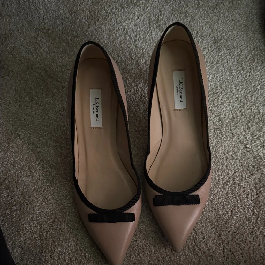 LK Bennett Beige Heels with Black Bow Tan Size 6.5 - Image 2