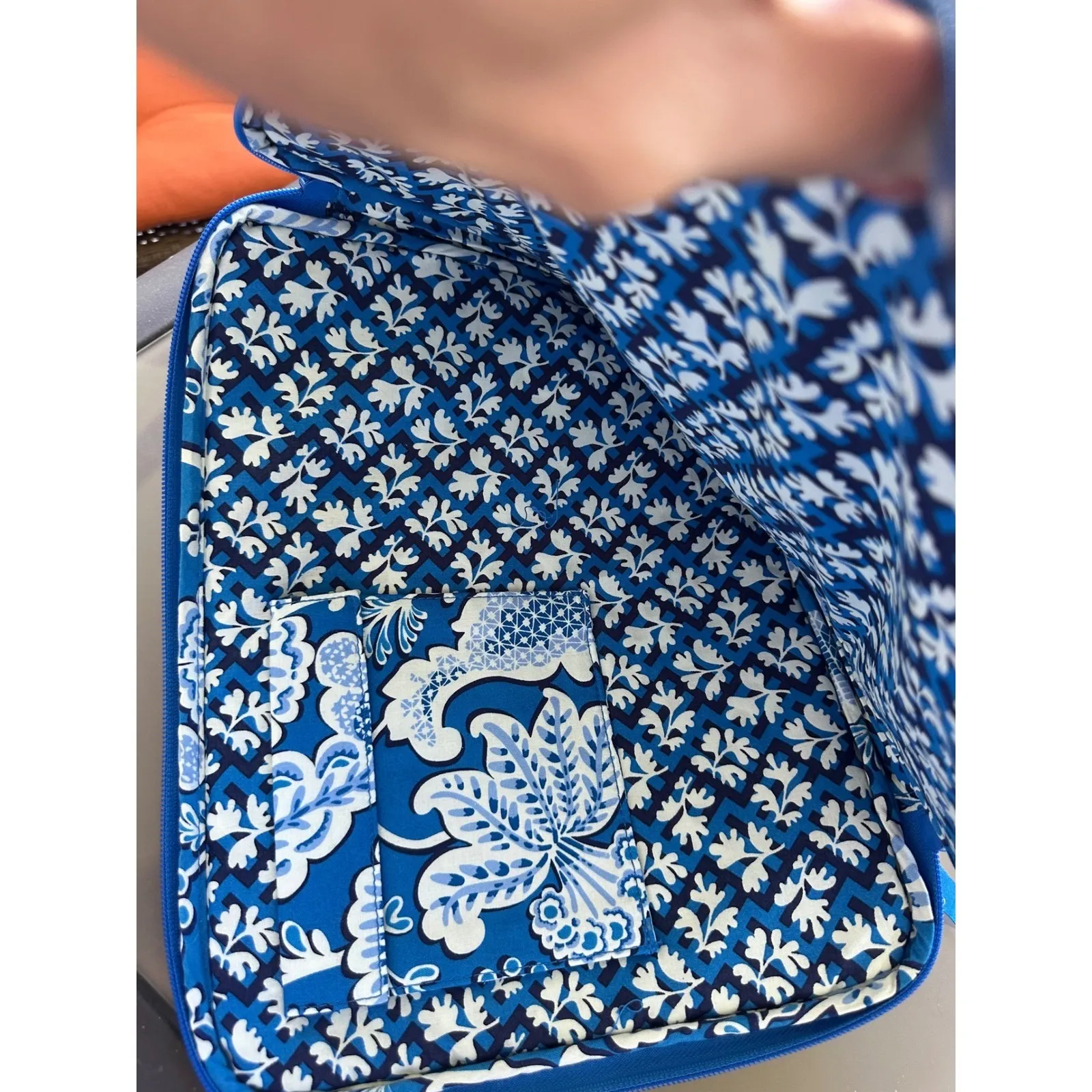Vera Bradley blue lagoon Quilted Blue Tablet Laptop Sleeve Case 17" zip around - Image 4