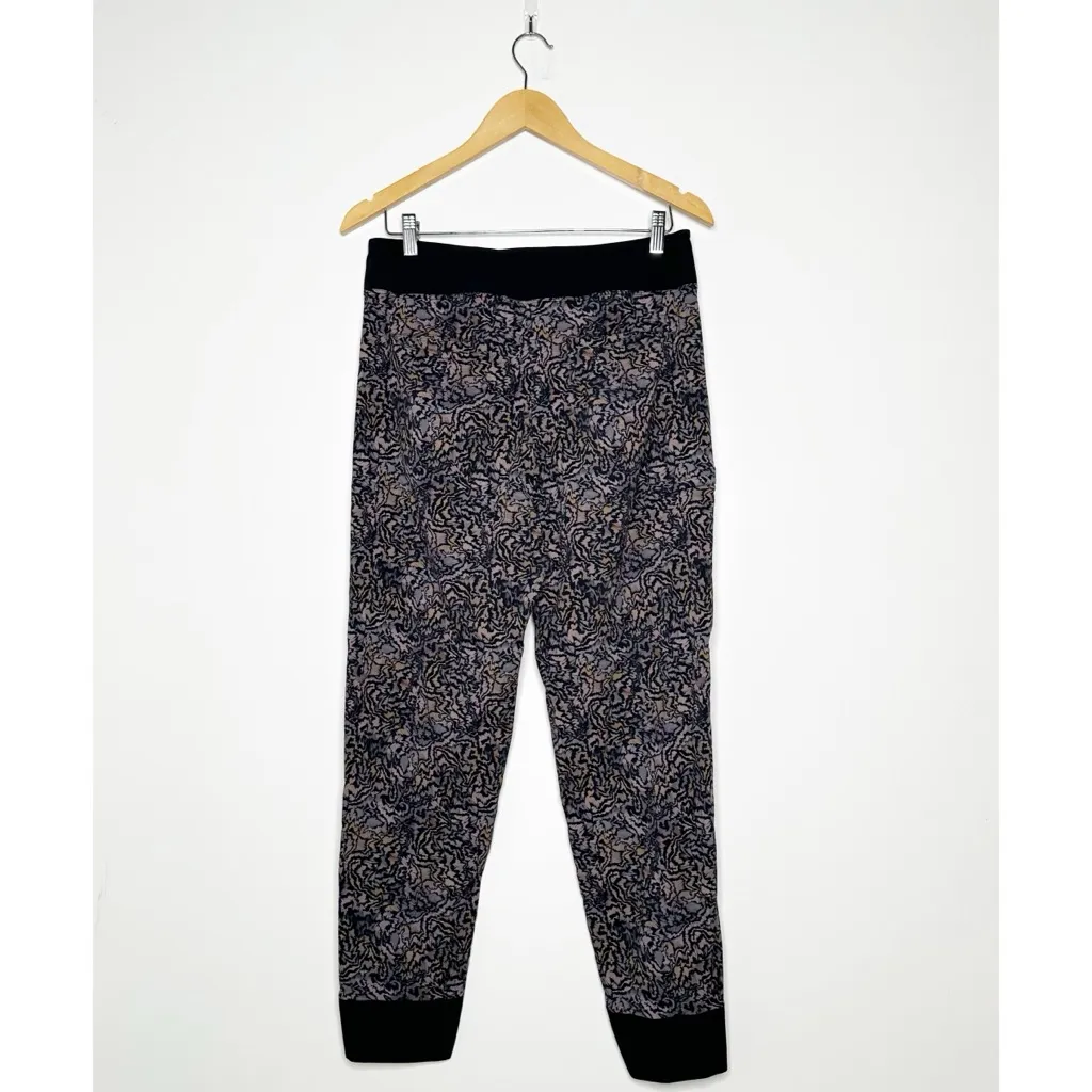 Athleta Trekkie North High Rise Jogger Kinetic Abstract Print Size 8 - Image 4