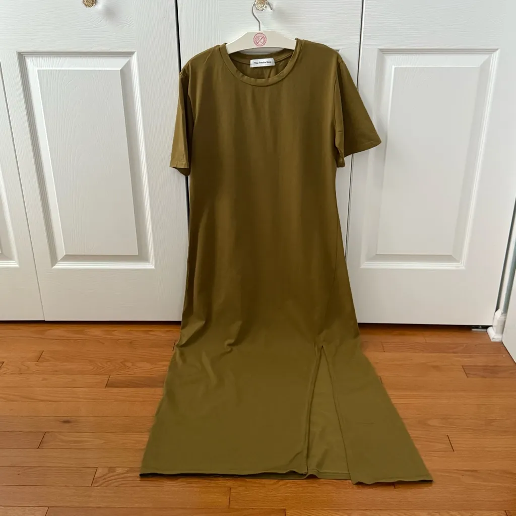 The Frankie Shop Maya Cotton Jersey Maxi T-shirt Dress in Olive Green - Image 3