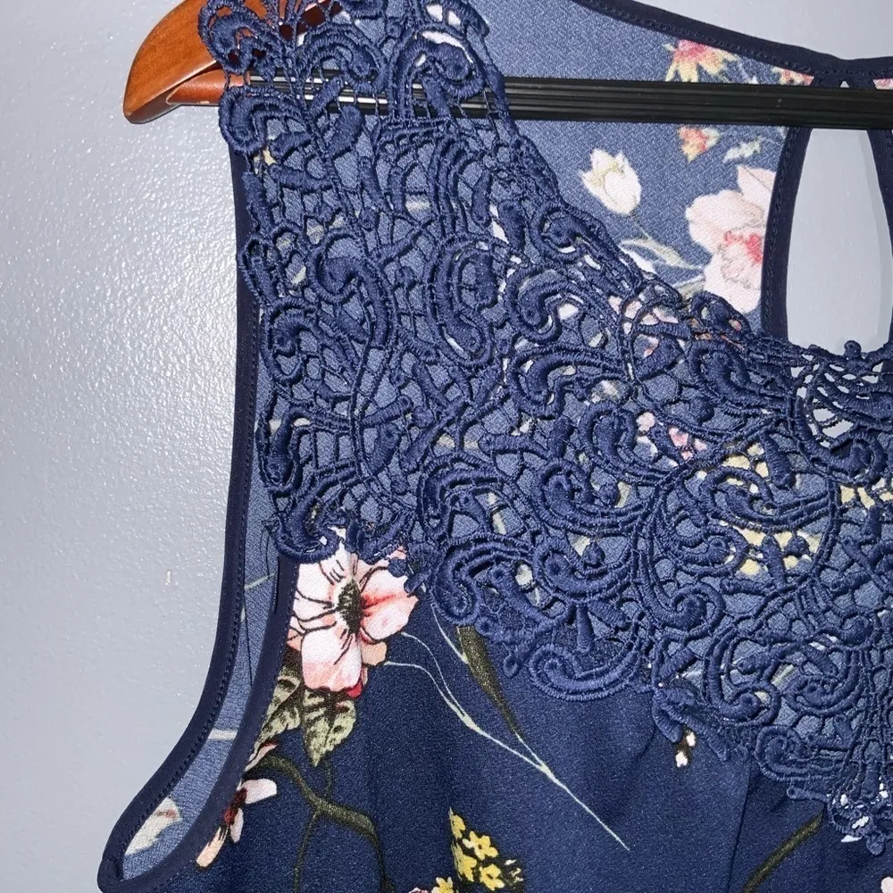 Mauve Blue Floral Sleeveless Stretch Knit Crochet Front Flowy Blouse 2X - Image 5