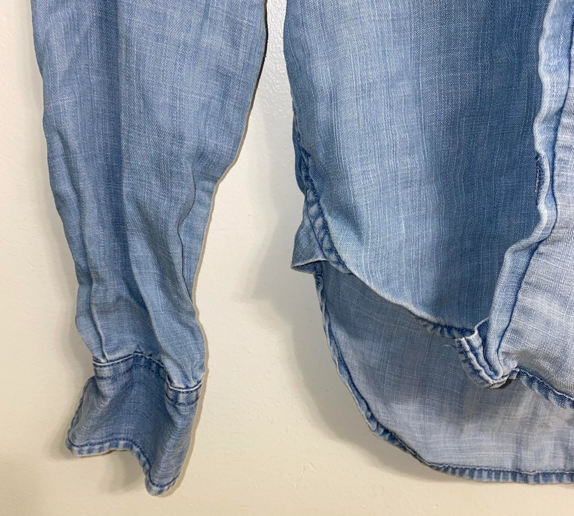 PRE OWNED  Blue Button Down Collared Top XS - Image 3