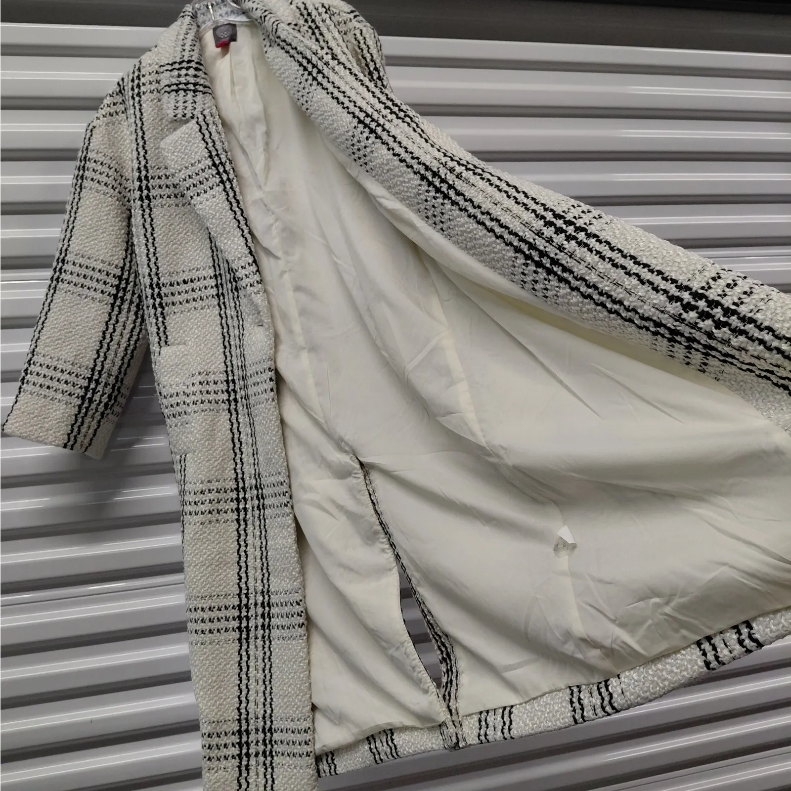 Vince Camuto Women’s Plaid Tweed Coat Size Small Ivory Black Longline Jacket - Image 5