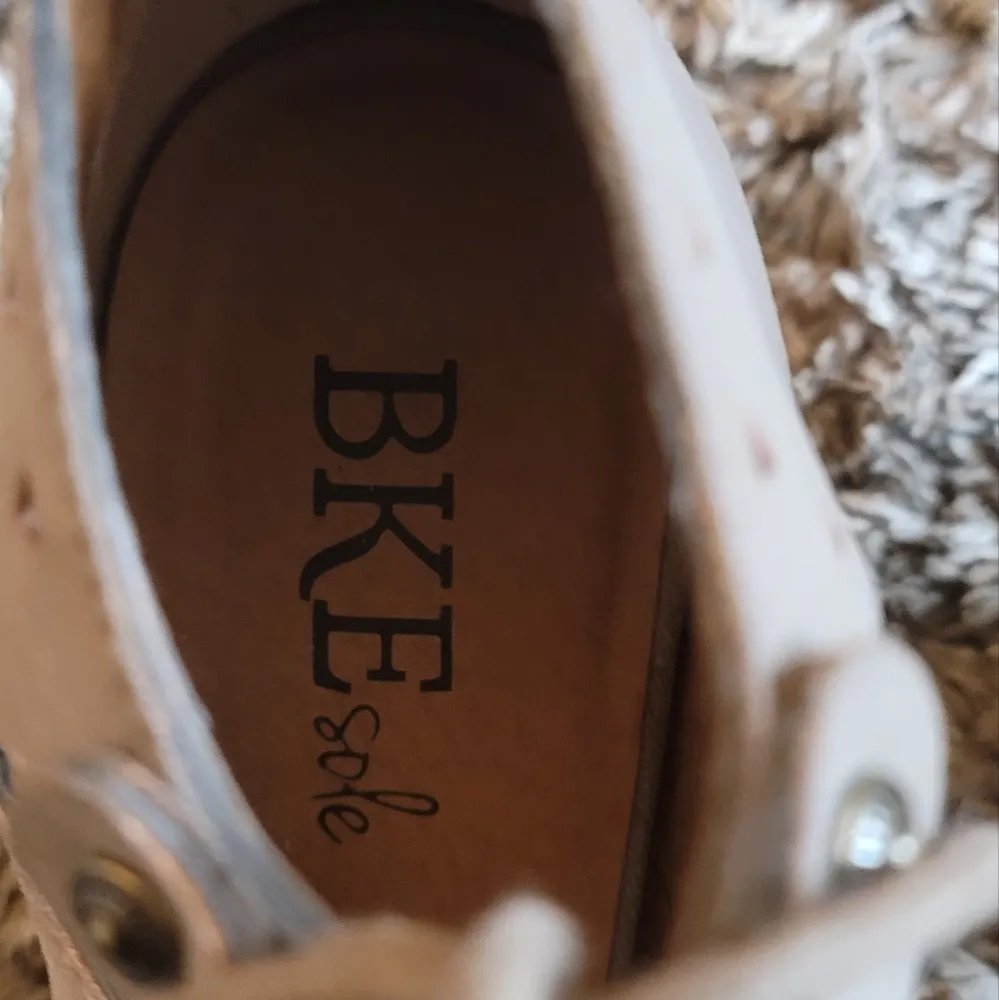 BKE Sole Taupe Suede Siren Open Toe Lace Up Heeled Sandals 7.5 - Image 3