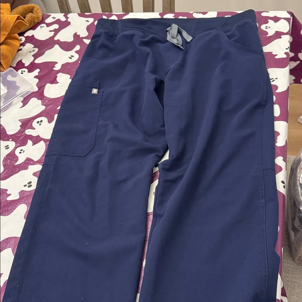 Figs scrub pants size L/P - Image 6