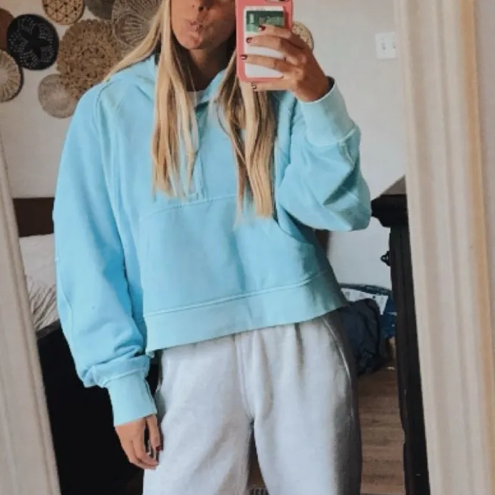 Lululemon Women's Blue Scuba - Image 2