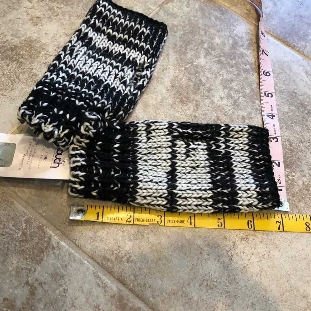 🆕 Chicago Bears NFL women’s knit hand… Black - Image 4