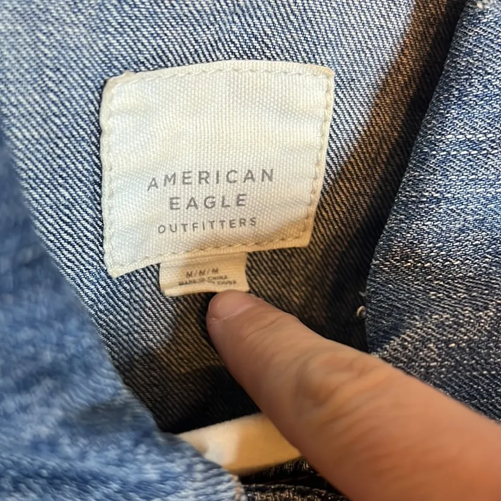 American Eagle Denim Distressed Frayed Cut off Jacket Button Women Jean - Image 3