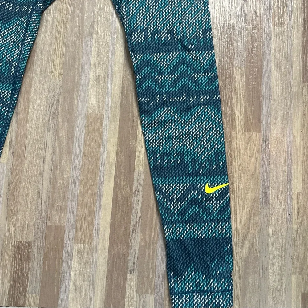 Nike Pro Dri-Fit Hyperwarm Nordic Base Leggings, Size Small - Image 2