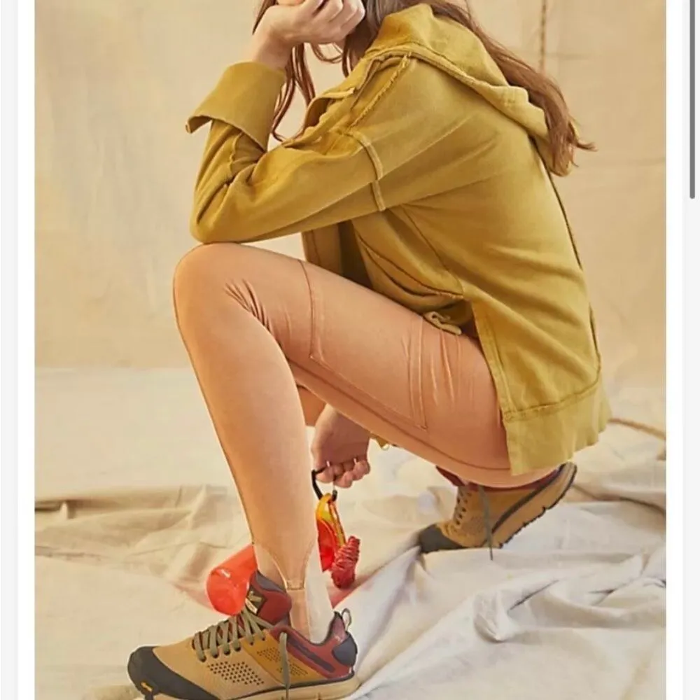 NEW Free People Movement Hot Shot Infinity Stirrup Leggings Toasted Coconut XS Tan - Image 4