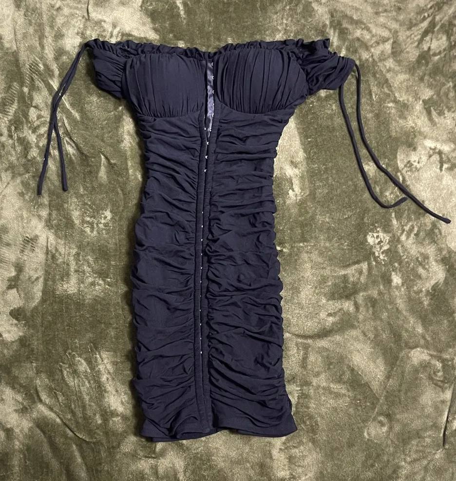 New Women's Hera Collection Elegant On or Off-Shoulder Black Ruched Dress Small - Image 1