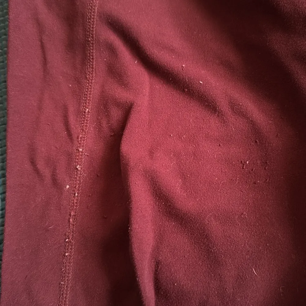 Athleta Salutation Powervita Crop Capri Leggings Medium Raisin Purple Brown - Image 7