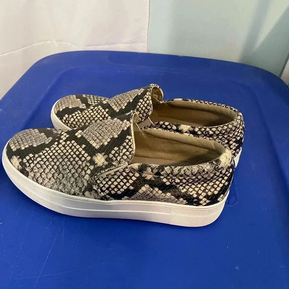 Steve Madden Snakeskin Platform Slip Ons‎ size 7 - Image 5