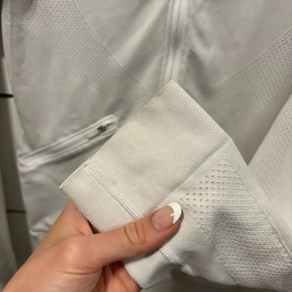 Lululemon  Ventilate Jacket White / Grey - Image 9