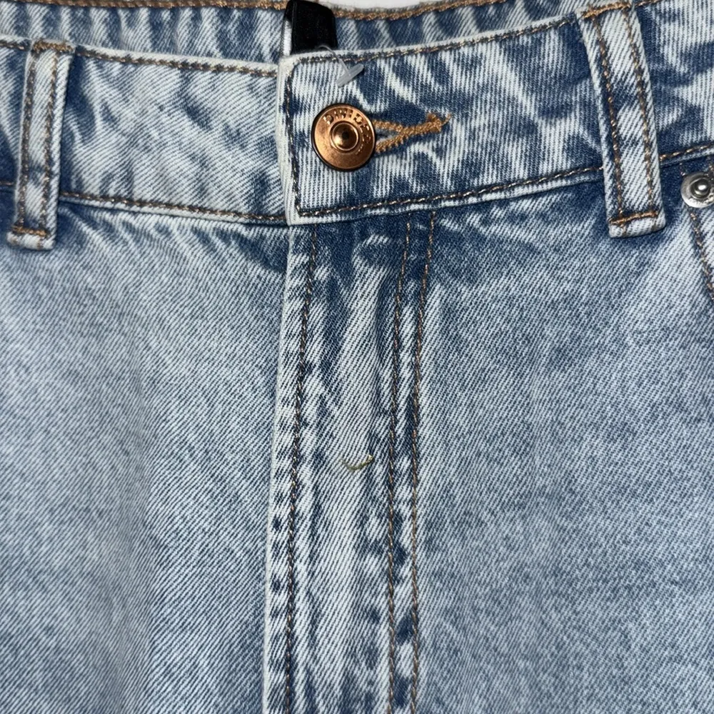 H&M Divided Women's light wash denim wide leg Jeans US 10 LIKE NEW - Image 6