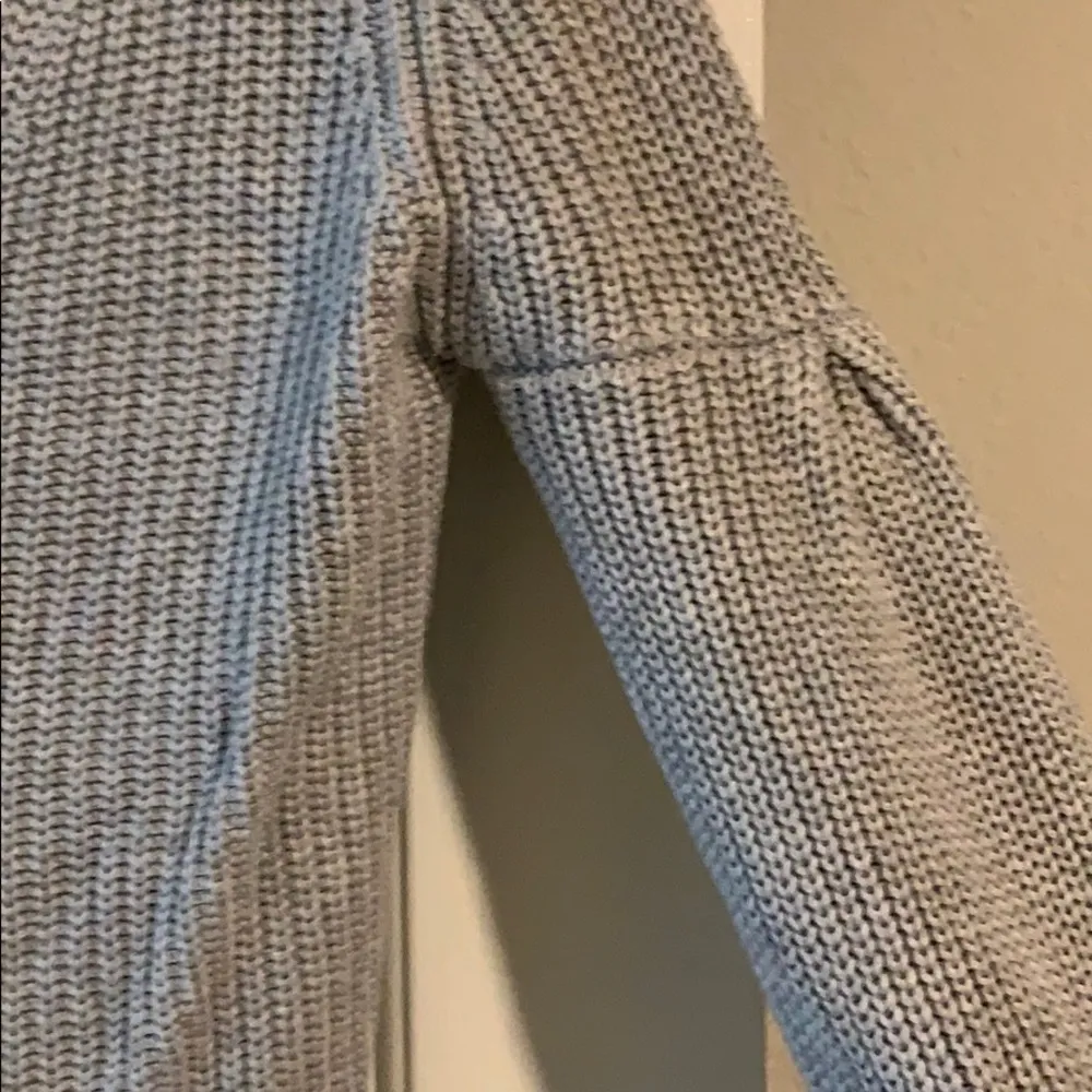 Lovers + Friends gray sweater - Image 4