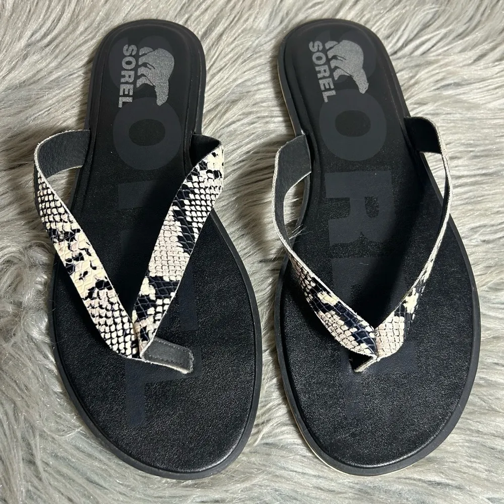 SOREL Ella II Snake-Print Leather Flip-Flops Black Size 9 - Image 5