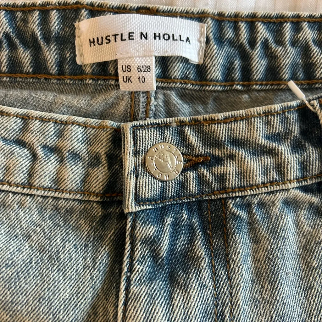 NWT Hustle N Holla Women’s Rain Jean Shorts Acid Wash Size US 6/28 Denim - Image 3