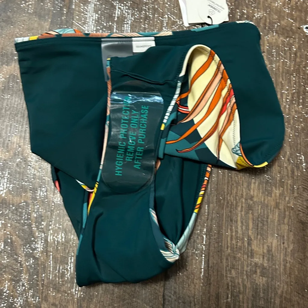 New CALIA Women's Low Rise V Swim Bottoms in a jungle green and floral print. XL Red - Image 4