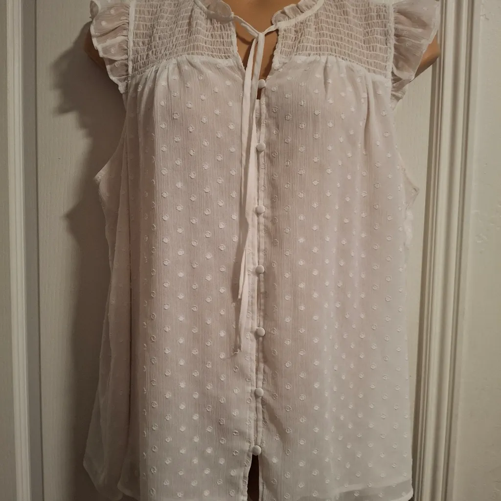 Torrid Sz 2  White Sleeveless Top with Ruffle Details - Image 5