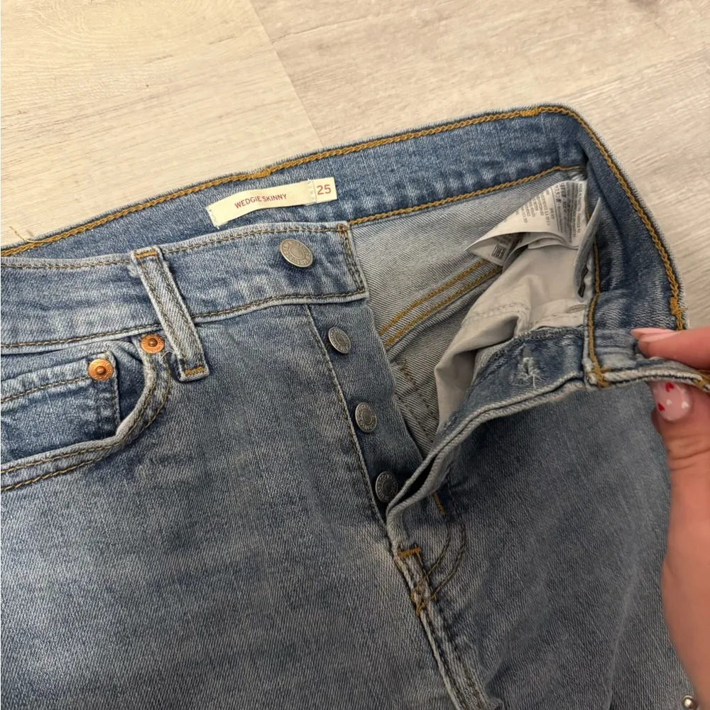 LEVI Wedgie Skinny Jeans - Image 3