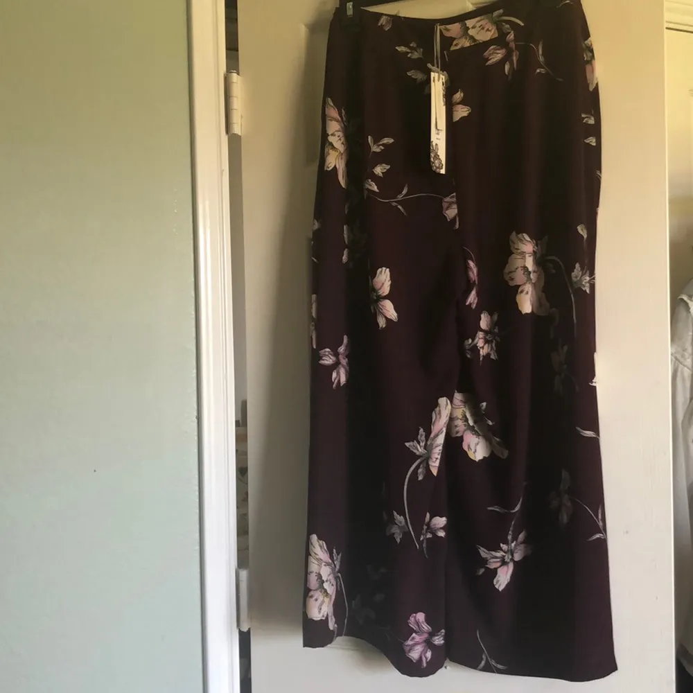 Lauren Conrad Cropped Wide Leg pant - Image 4