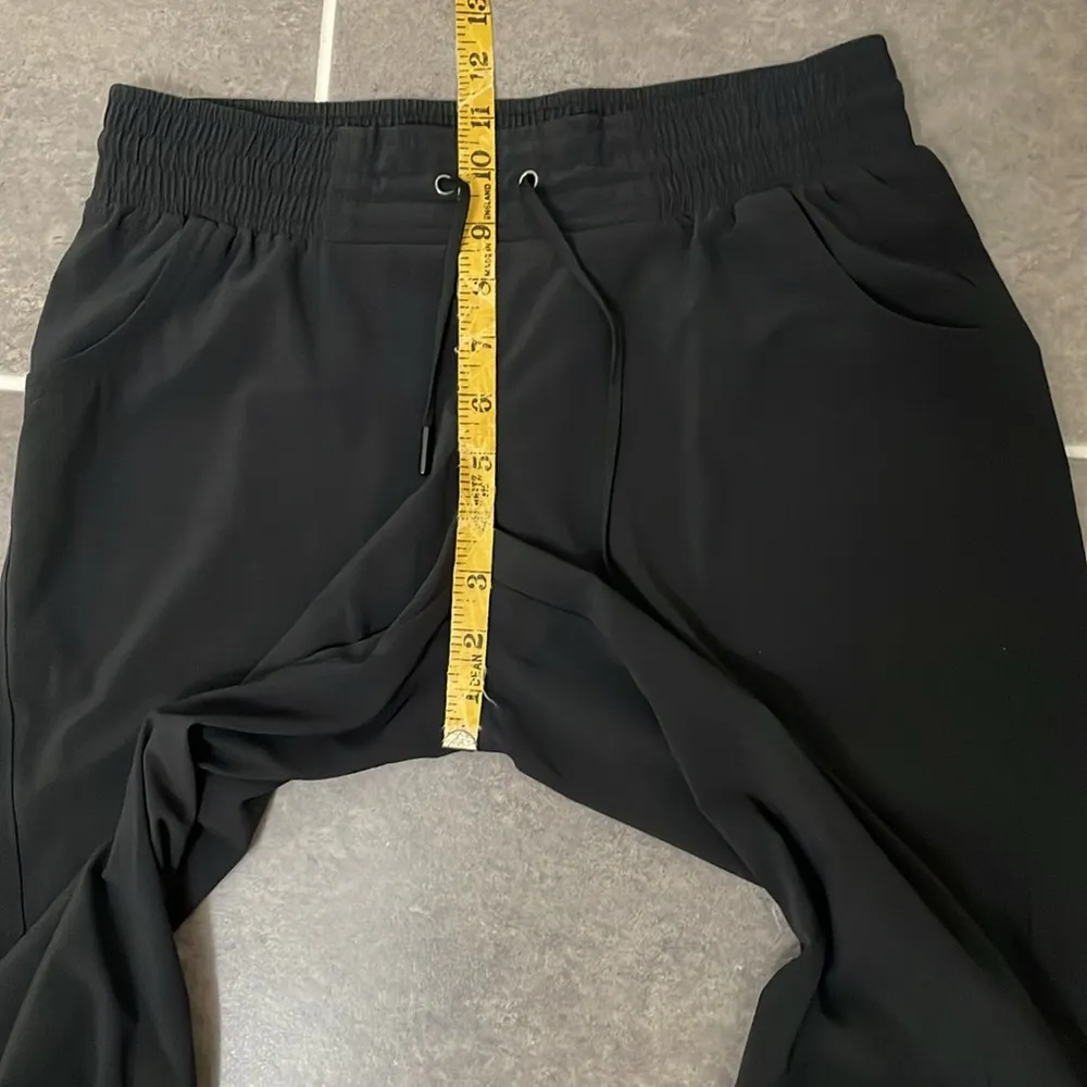 Athleta  prima Capri Pant size 4 - Image 6