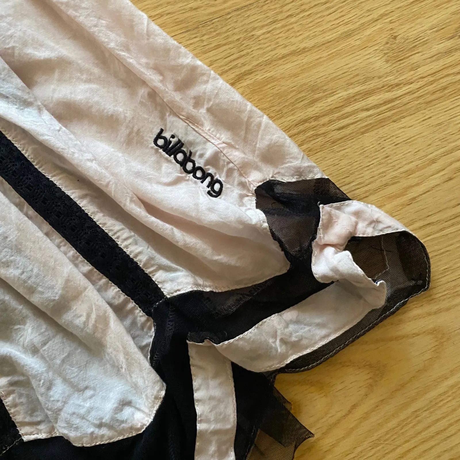 Billabong Y2K Pink Black Fairy Lace Pleated Tulle Mini Dress Size Medium - Image 10