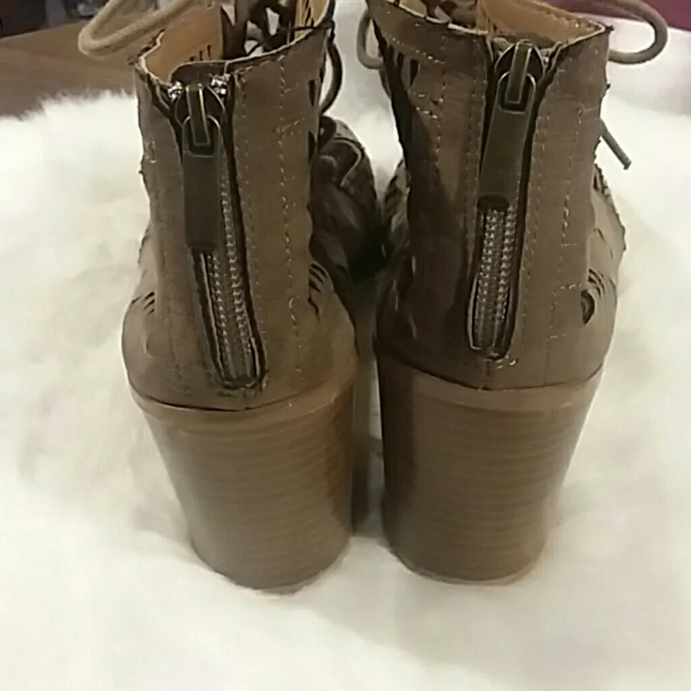 Canyon River Blues Cutout Shooties - Image 4