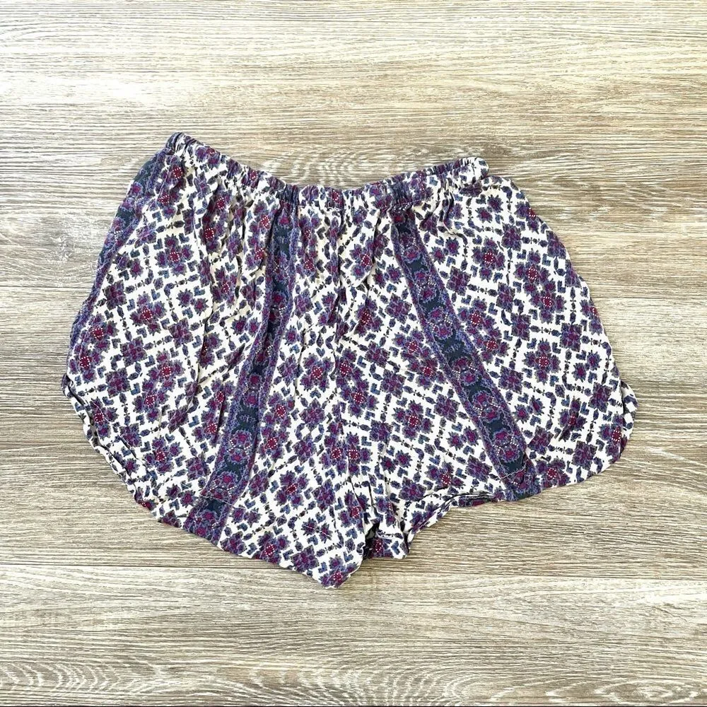 Brandy Melville purple pattern Eve shorts - Image 3