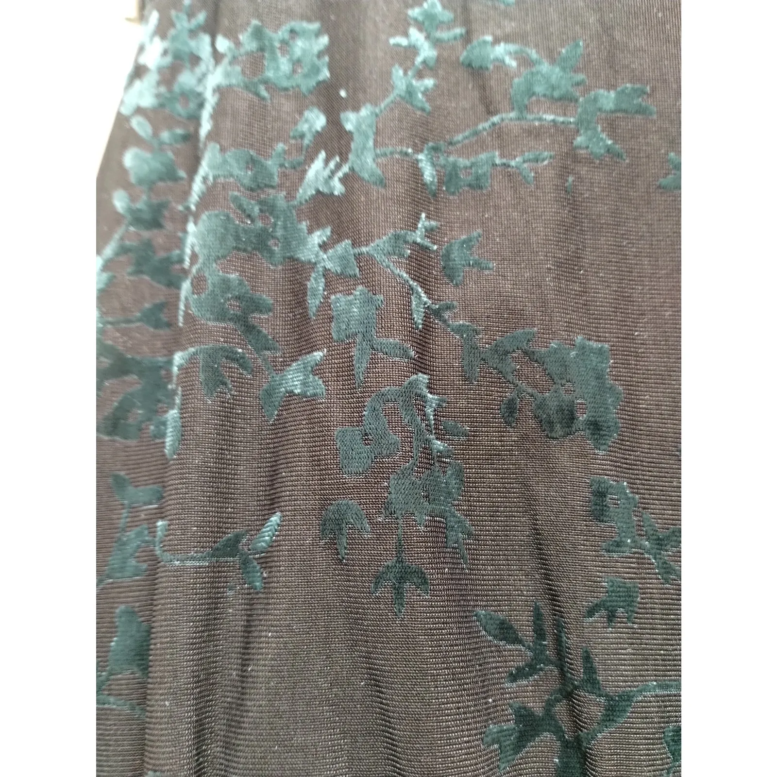 LC Lauren Conrad Size XL Black & Green Velvet Texture Clasp Front V-Neck Top - Image 2