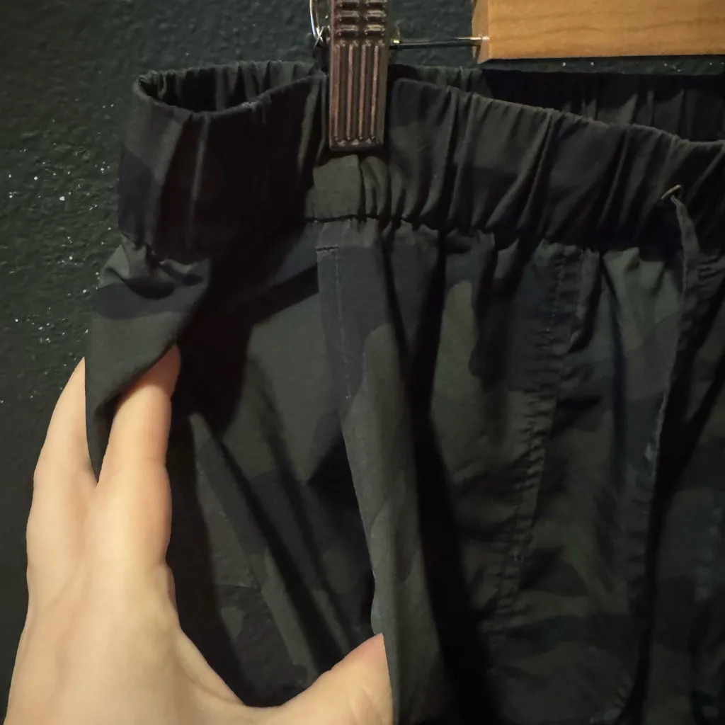 Women’s Old Navy Green Camouflage Cargo Athletic Pants - Image 3