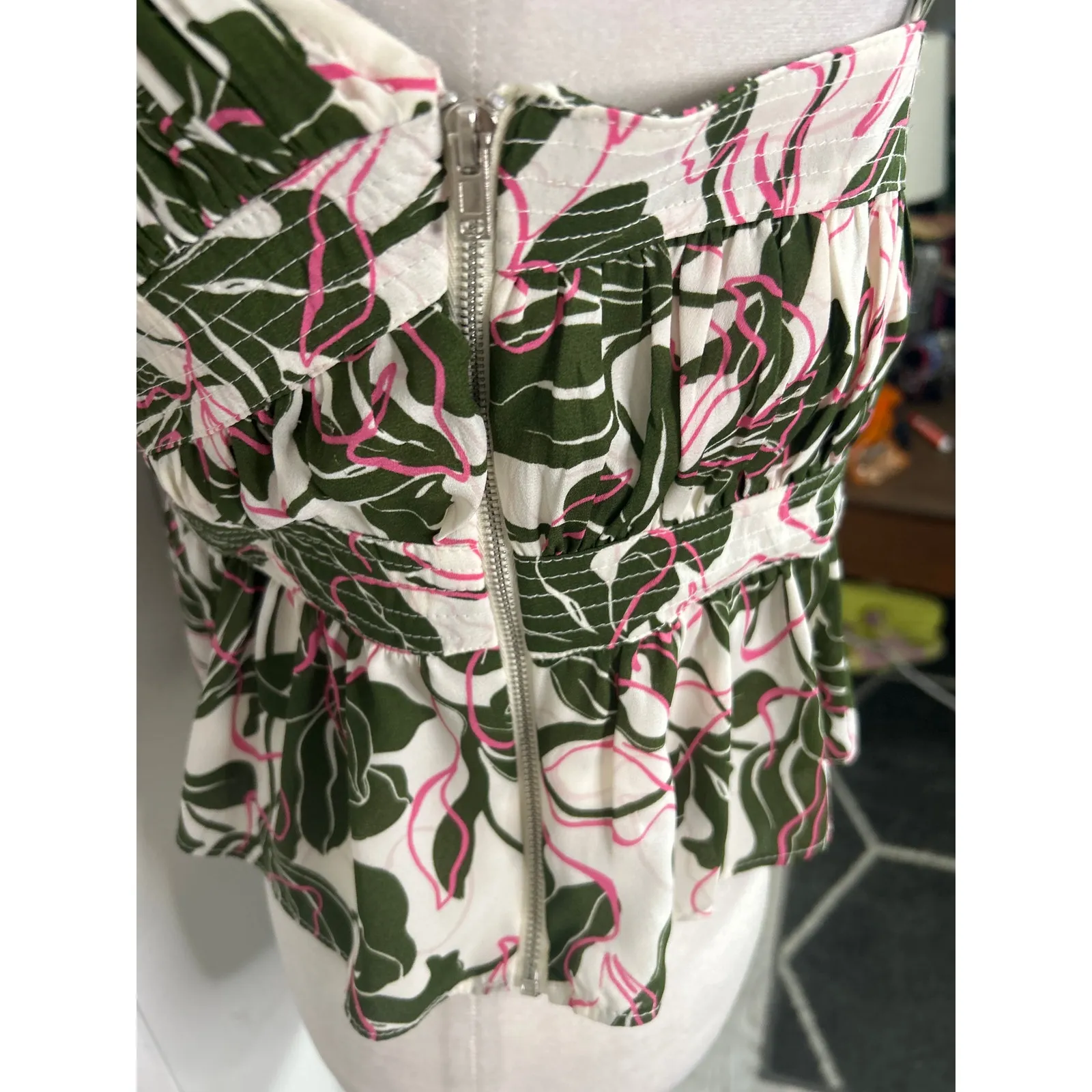 Parker floral spaghetti trap tank top with cut out in center. Size 8. NWOT. - Image 4