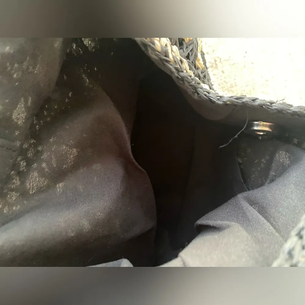 Black & Cream Straw Handbag - Image 4