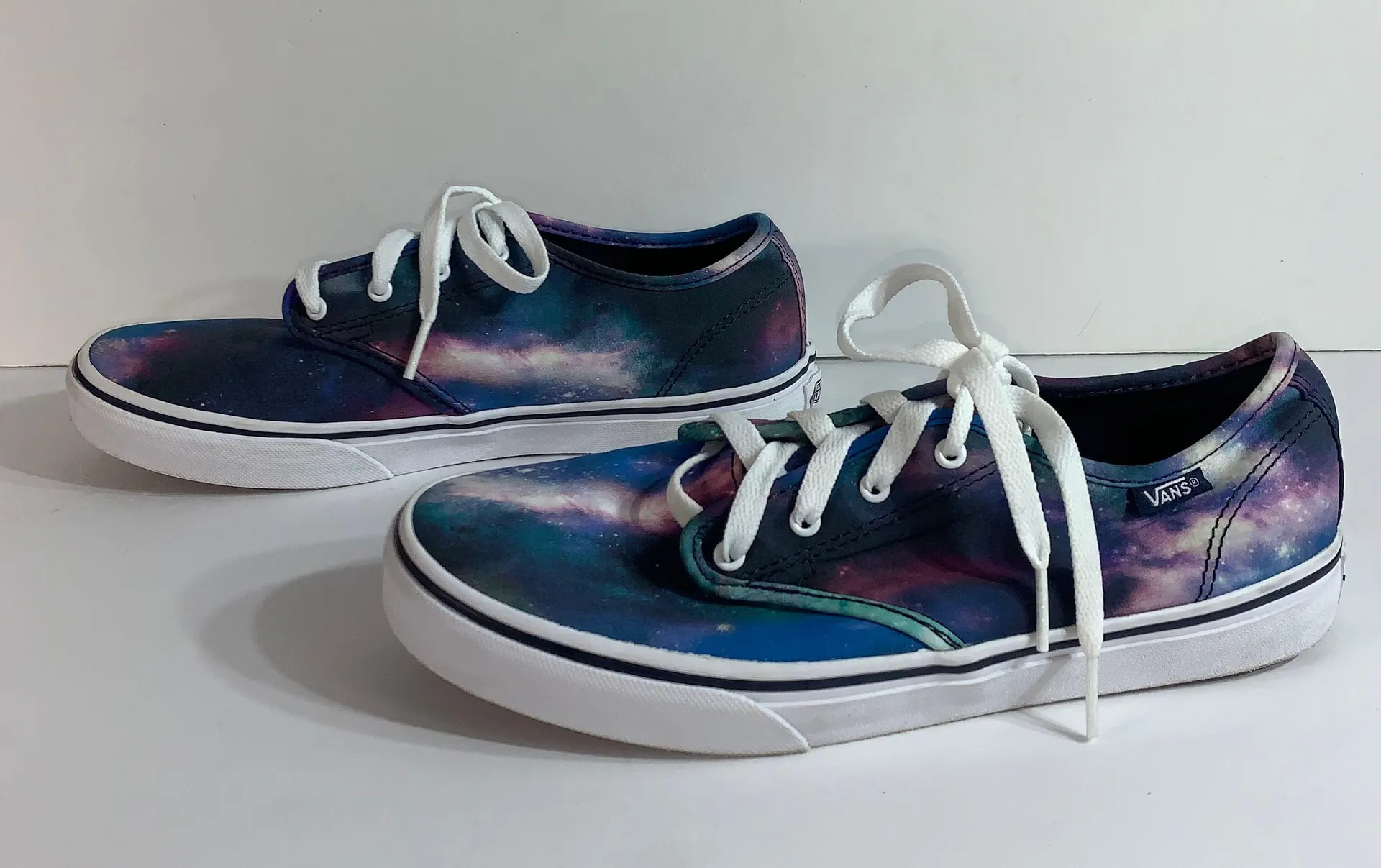 Vans Women Low Top Sneaker Size 6 Purple Blue Galaxy Print Lace Up Canvas Upper - Image 2