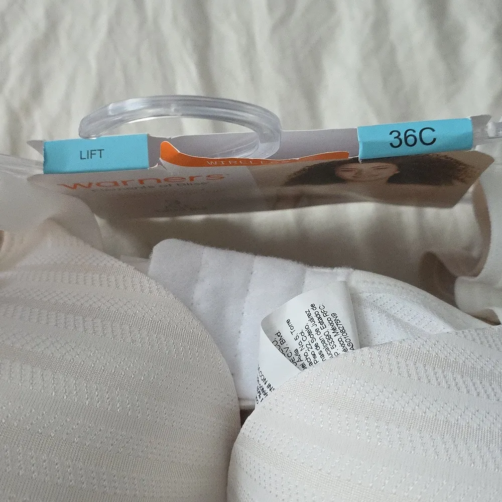 Warner's NWT 3pk Tshirt Wireless Bras 36C - Image 6