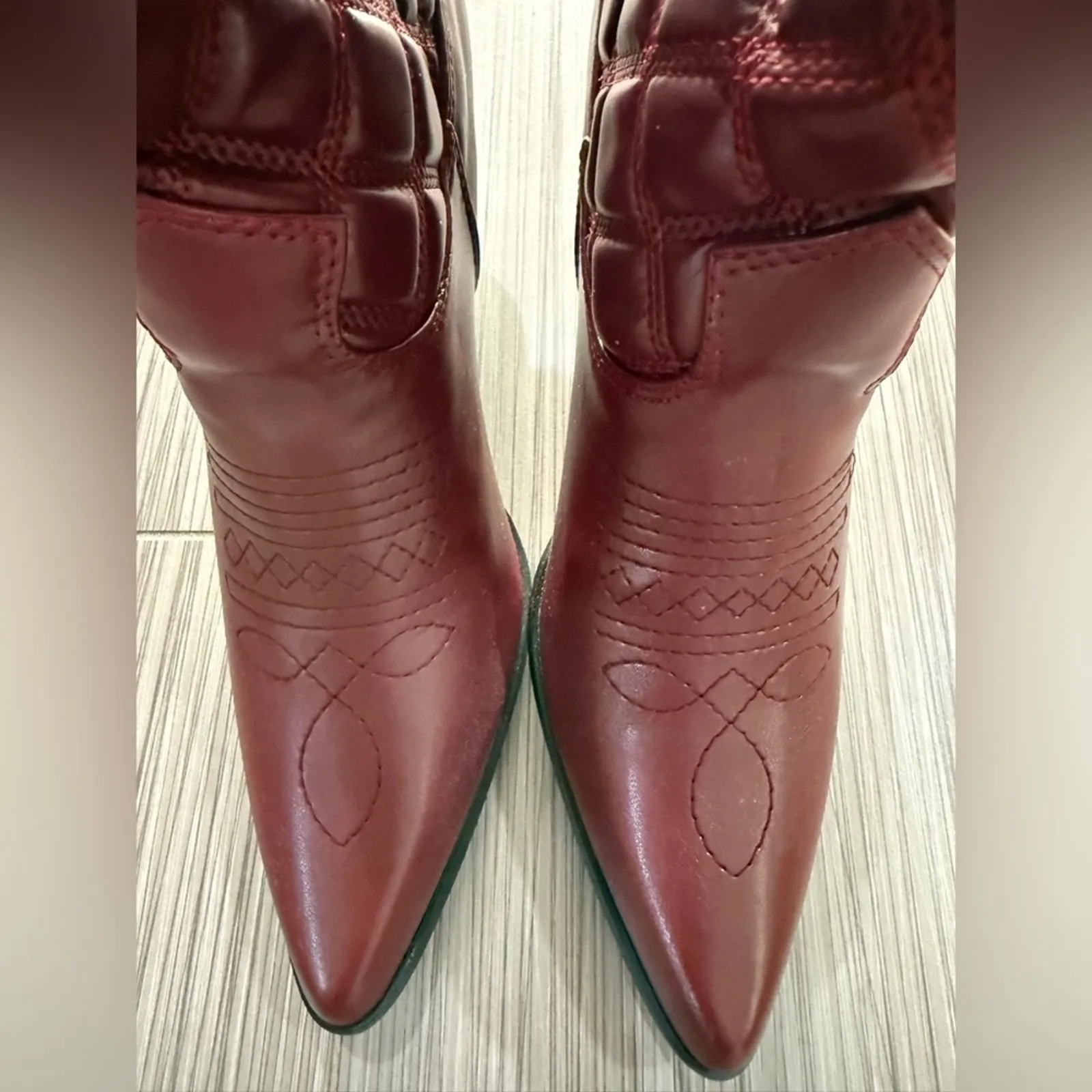 Cape Robbin Black Quilted Heeled Burgundy boots size 8 - Image 7