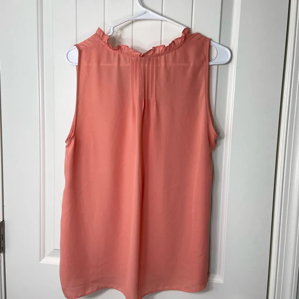 NWOT Rose + Olive women’s orange peach ruffle v-neck sleeveless blouse medium - Image 5