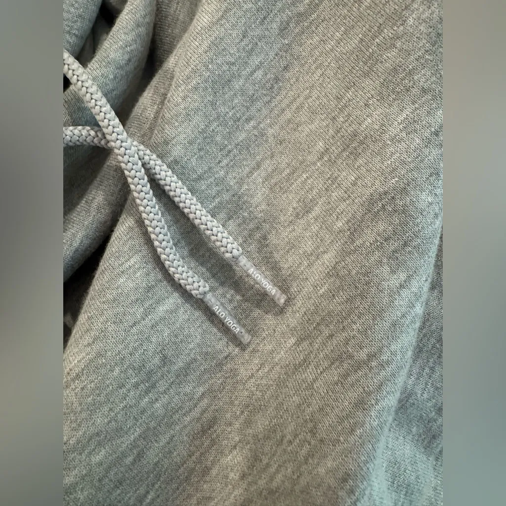 $98 Alo Yoga Bae grey cropped fleece sweatshirt hoodie Size XS - Image 5