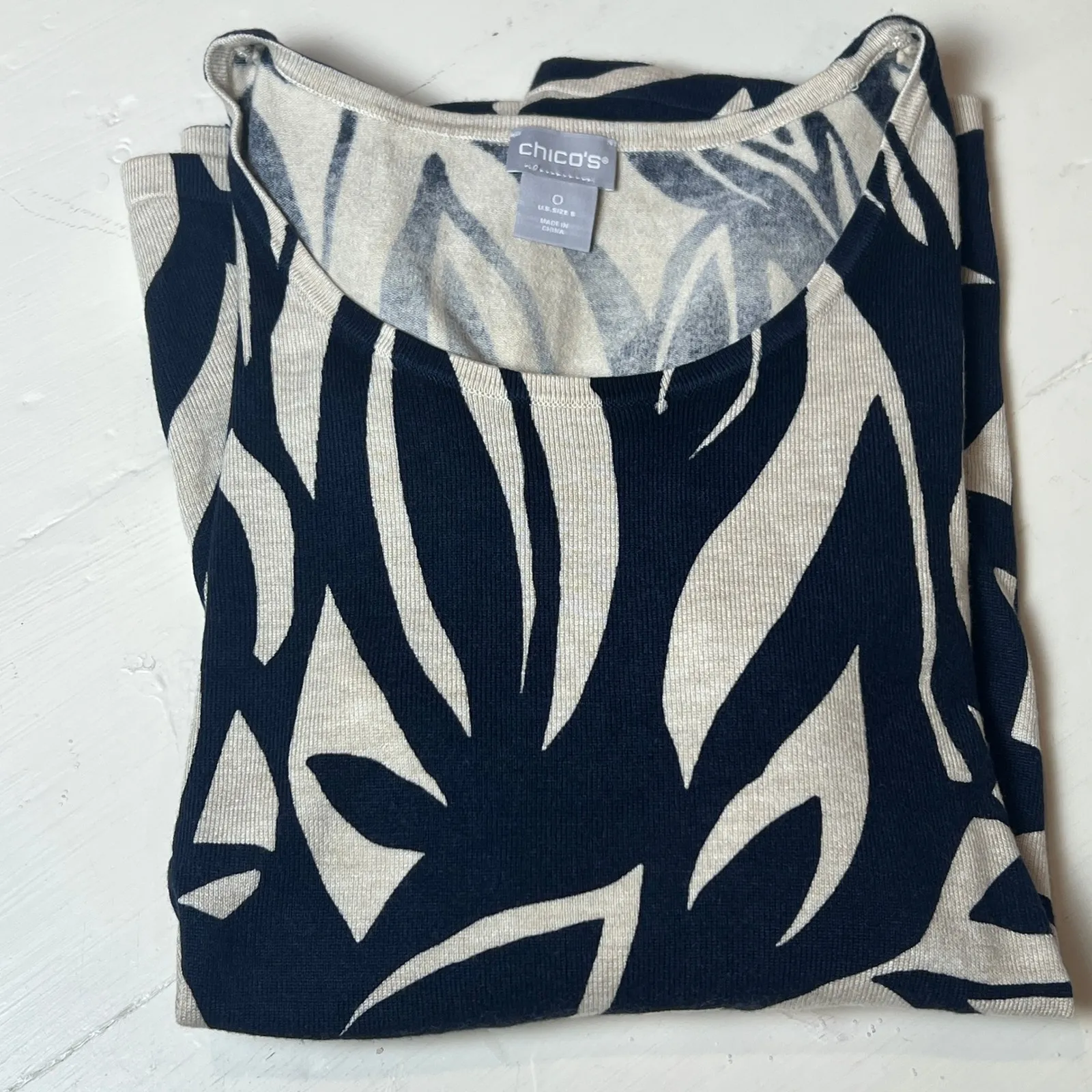 Chico's Navy Beige Abstract Print Long Sleeve Knit Top Women's 0 Small - Image 4