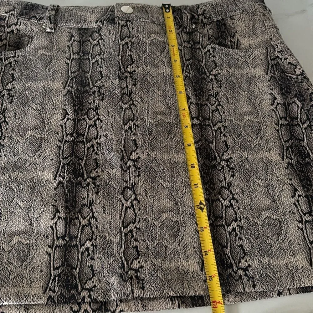 HYFVE sneak print skirt NWT - Image 5