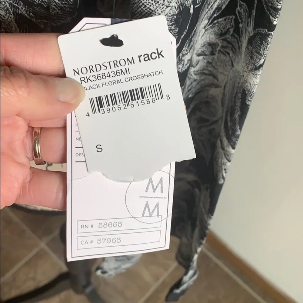 Melrose and Market Floral Hatchback Bell Sleeve Black Blouse Size Small NWT - Image 11