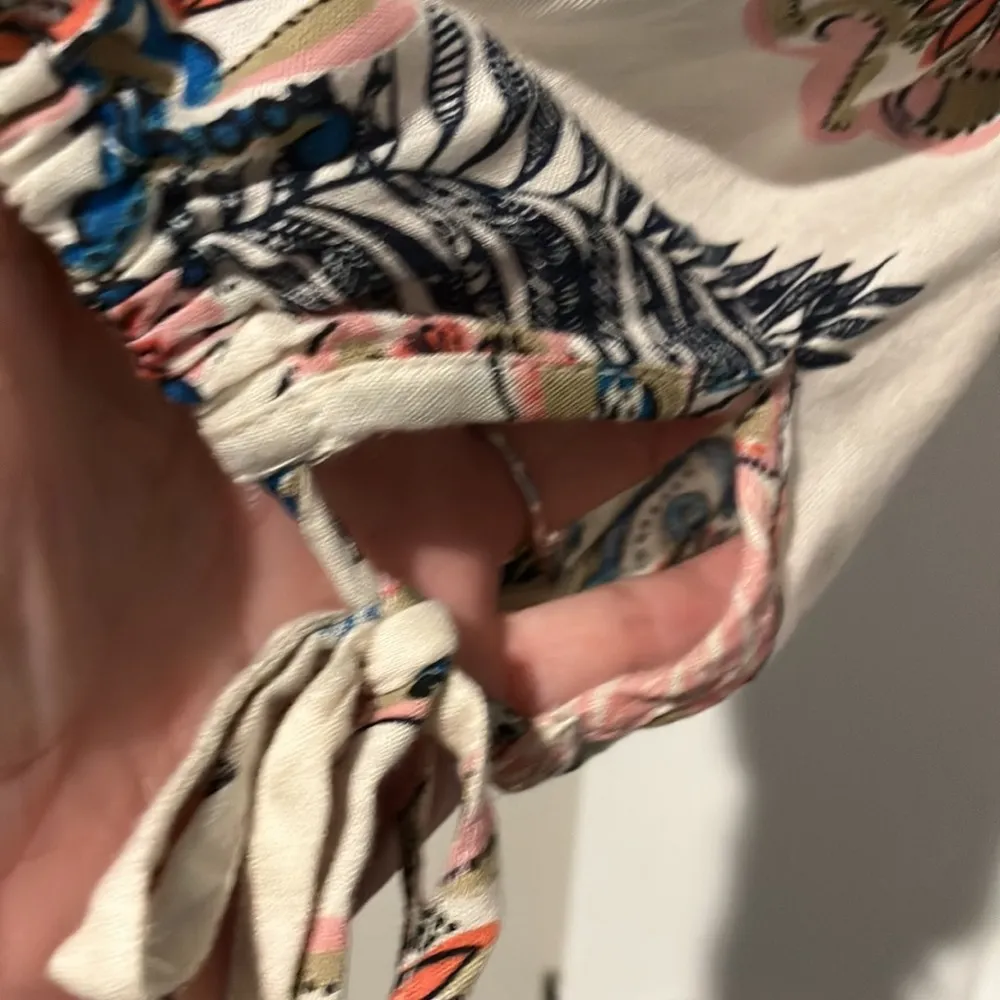 Jessica Simpson ruched front blouse - Image 3