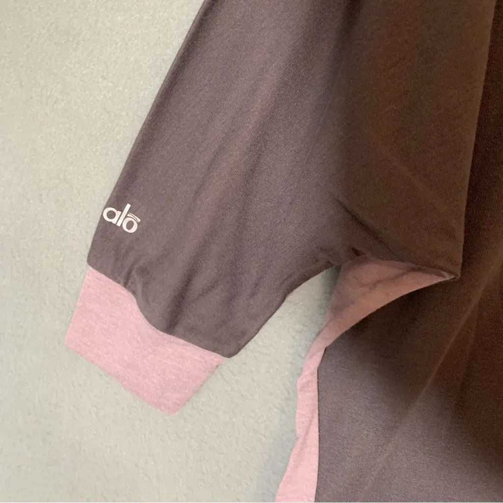 ALO Yoga Pink and Gray Short Sleeve Top Ladies Size Medium - Image 4