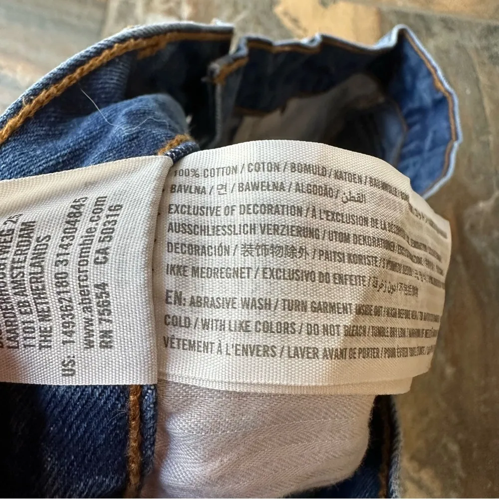 Abercrombie & Fitch Annie High Rise Short Women's Size 26 Cuffed Dark Wash - Image 6