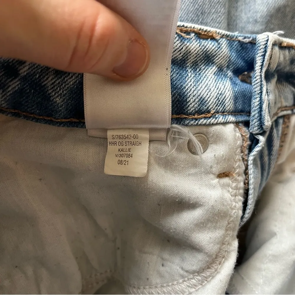 Old Navy Women's High-Waisted OG Straight Ripped Cut-Off Raw Hem Jeans Size 4 - Image 9